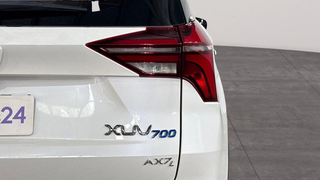 2023 Mahindra Xuv700 Ax7l, Automatic, 60220 km, Badge (Boot Right Side)
