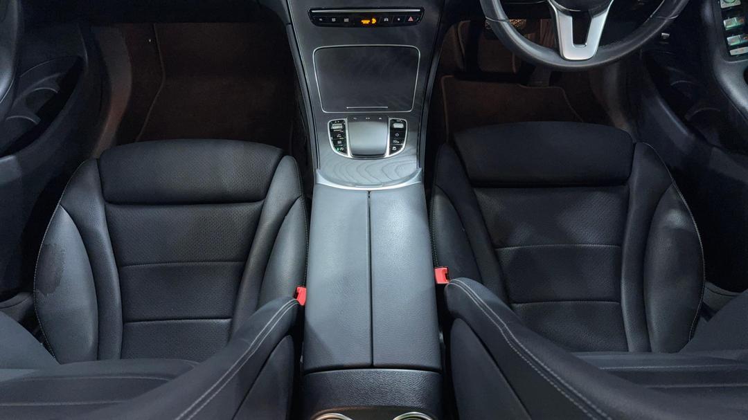 2020 Mercedes-benz GLC 200, Automatic, 62229 km, Center Console