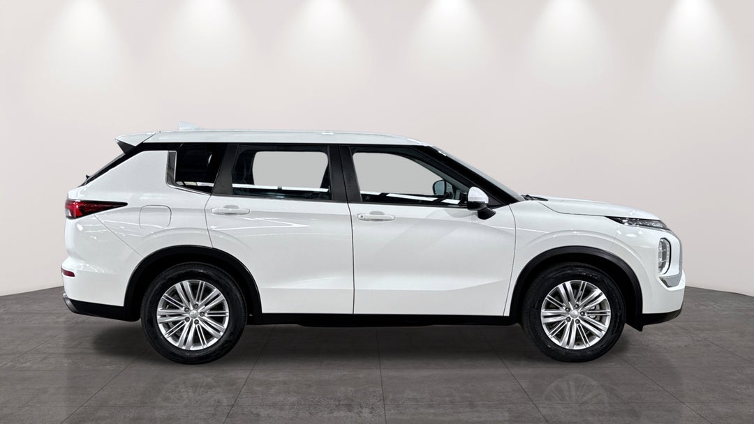 2023 Mitsubishi Outlander Es 7 Seat (2WD), Automatic, 51642 km, Right Side View