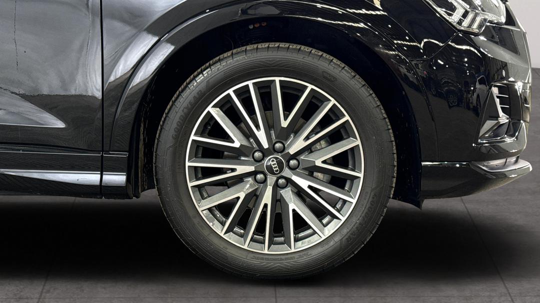 2022 Audi Q3 35 Tfsi, Automatic, 13655 km, Right Front Wheel