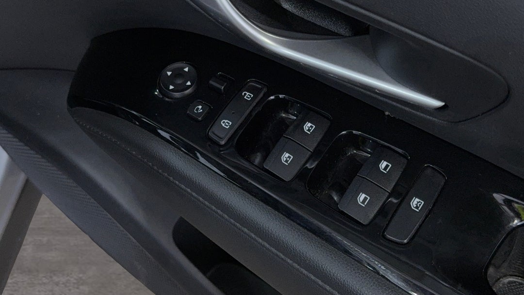 2023 Hyundai Tucson (fwd), Automatic, 50553 km, Drivers Side Door Panel Controls