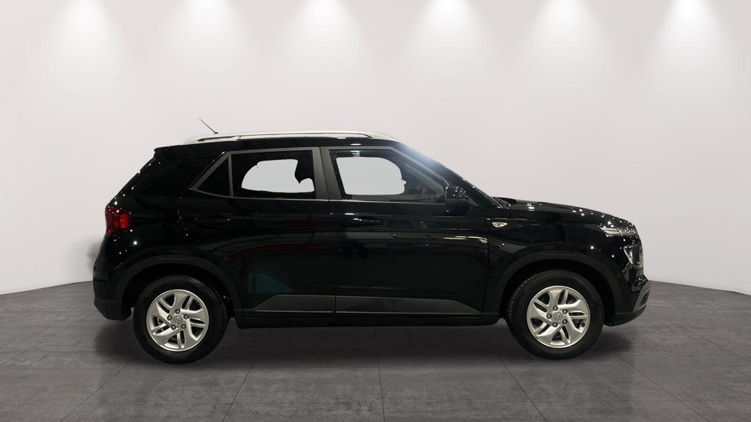 2021 Hyundai Venue Active, Automatic, 20760 km, Right Side View