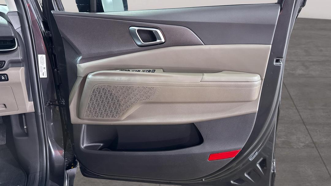 2025 Kia Carnival Sport+, Automatic, 3216 km, Speaker View