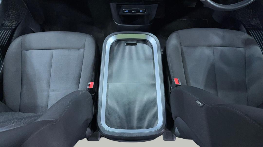 2023 Hyundai Staria Staria, Automatic, 81037 km, Center Console