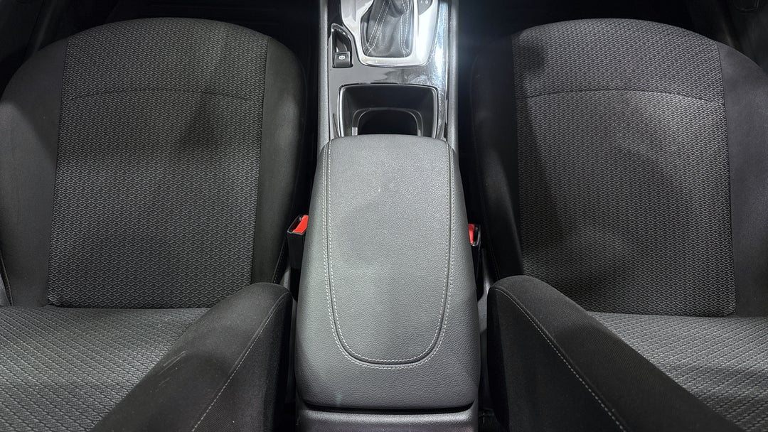 2017 Holden Commodore Lt, Automatic, 106446 km, Center Console