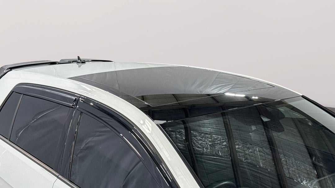 2020 Volkswagen Golf R, Automatic, 45290 km, Roof/Sunroof View