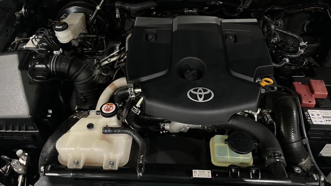 2021 Toyota Hilux Sr5 (4x4), Automatic, 56369 km, Open Bonnet (Engine)