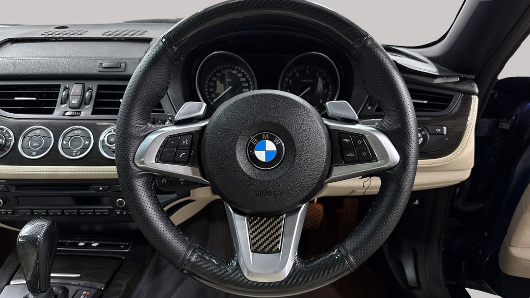 2011 BMW Z4 sDrive 23i, Automatic, 83315 km, Steering Wheel Close-up