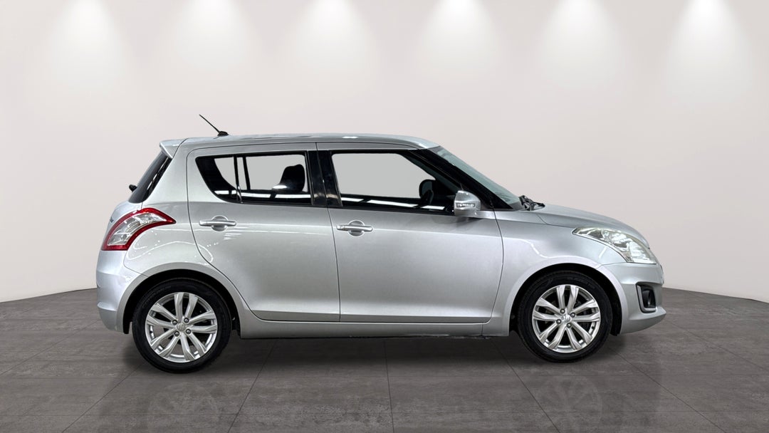 2015 Suzuki Swift Gl Navigator, Automatic, 64729 km, Right Side View