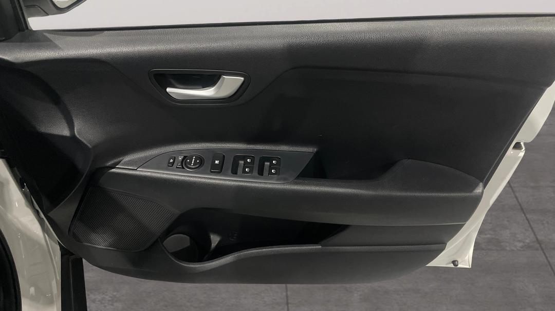 2024 Kia Stonic S, Automatic, 24264 km, Speaker View