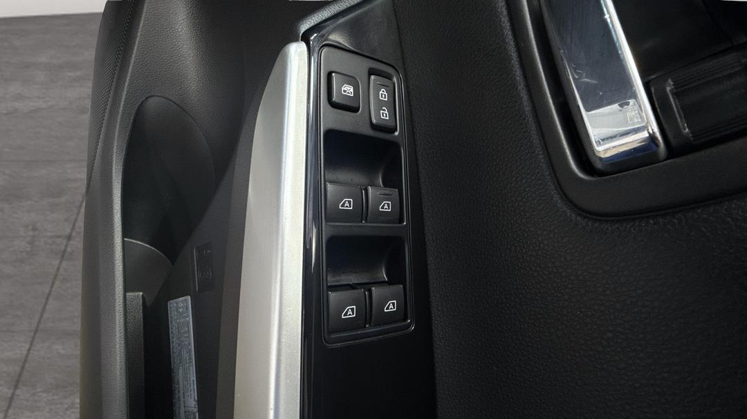 2022 Mitsubishi Pajero Sport Gls (4WD) 7 Seat, Automatic, 17746 km, Drivers Side Door Panel Controls
