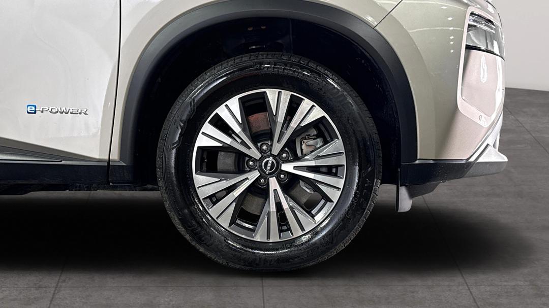 2024 Nissan X-trail St-l (4WD) E-power (hybrid), Automatic, 21884 km, Right Front Wheel