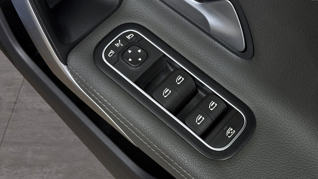 2019 Mercedes-amg A35 4matic, Automatic, 40191 km, Drivers Side Door Panel Controls