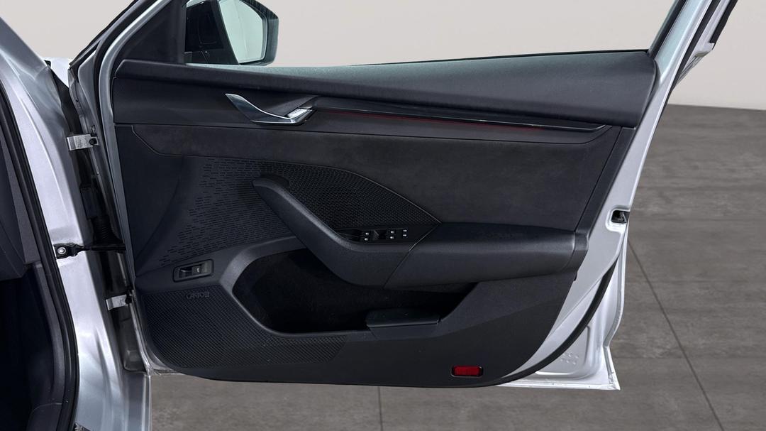 2020 SKODA Octavia Rs, Automatic, 114808 km, Speaker View