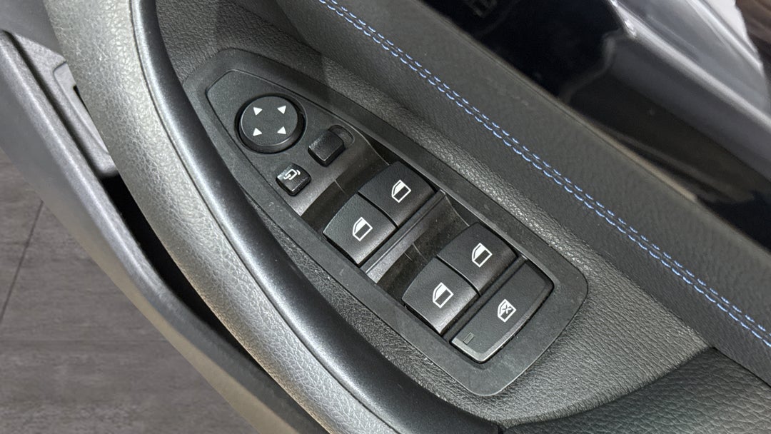 2022 BMW X1 sDrive 20i, Automatic, 38397 km, Drivers Side Door Panel Controls