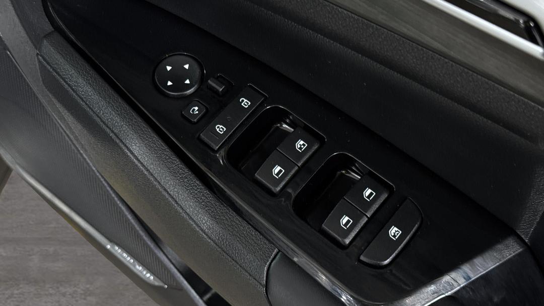 2024 Kia Sportage Gt-line (AWD), Automatic, 36970 km, Drivers Side Door Panel Controls