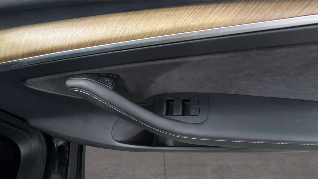 2021 Tesla Model 3 Standard Range Plus RWD, Automatic, 28430 km, Drivers Side Door Panel Controls