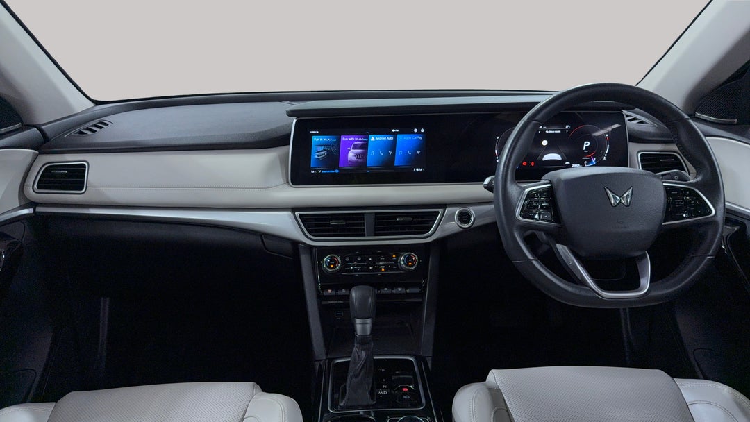 2023 Mahindra Xuv700 Ax7l, Automatic, 20601 km, Dashboard View