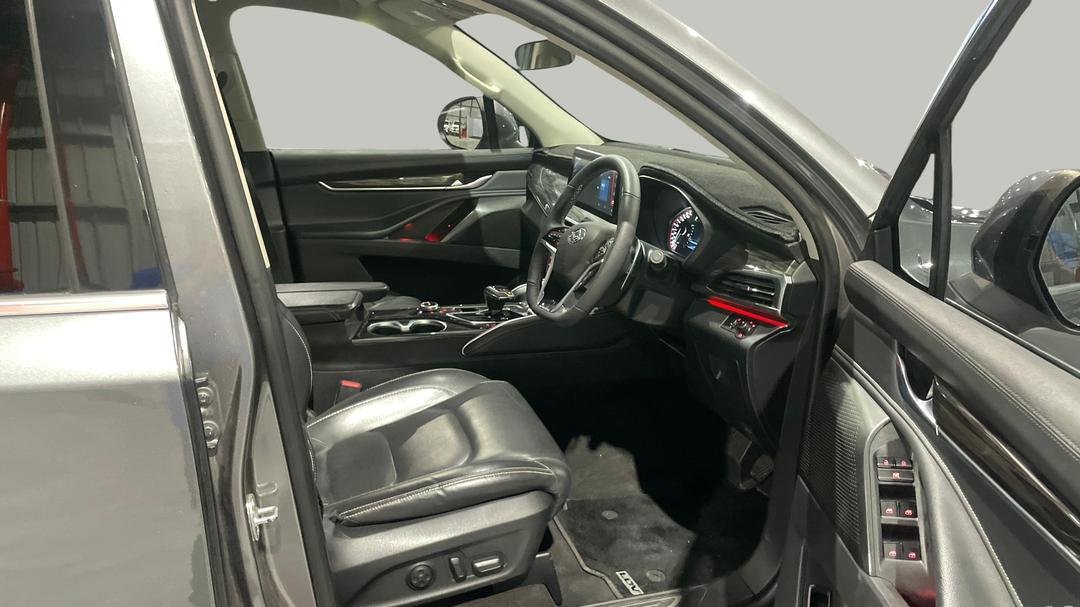 2021 LDV D90 Executive (4WD) D20, Automatic, 101018 km, Right Side Front Door Cabin View