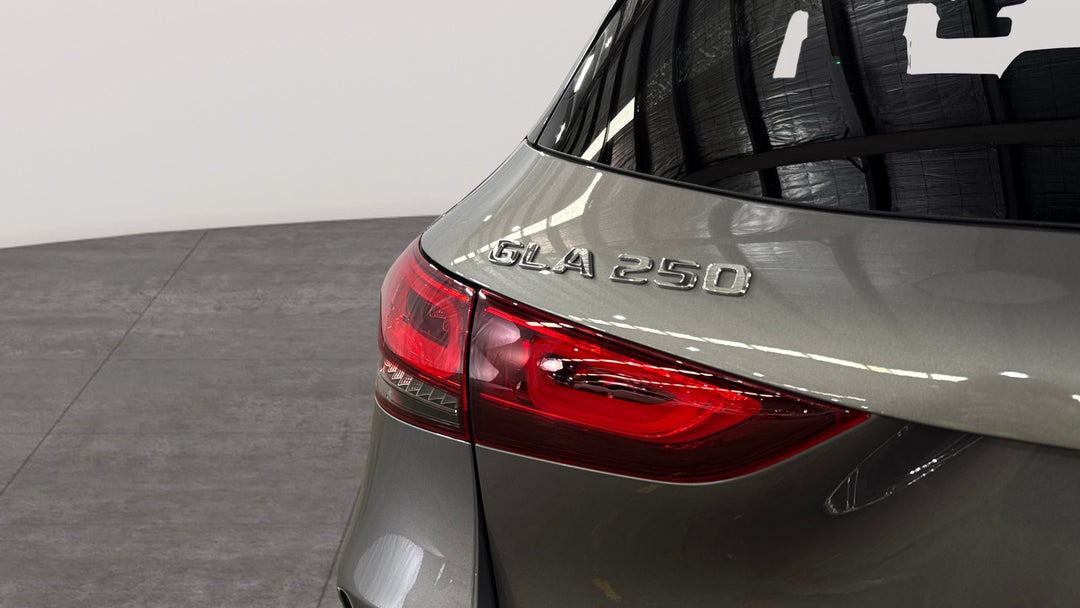 2022 Mercedes-benz GLA 250 4matic, Automatic, 33906 km, Badge (Boot Left Side)