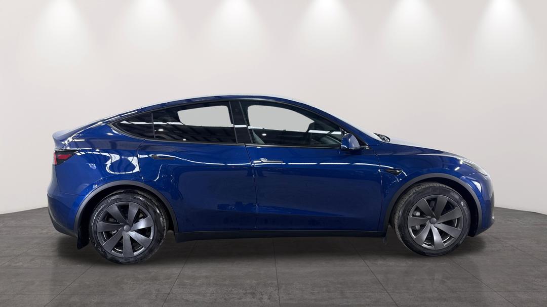 2023 Tesla Model Y Rear-wheel Drive, Automatic, 21248 km, Right Side View