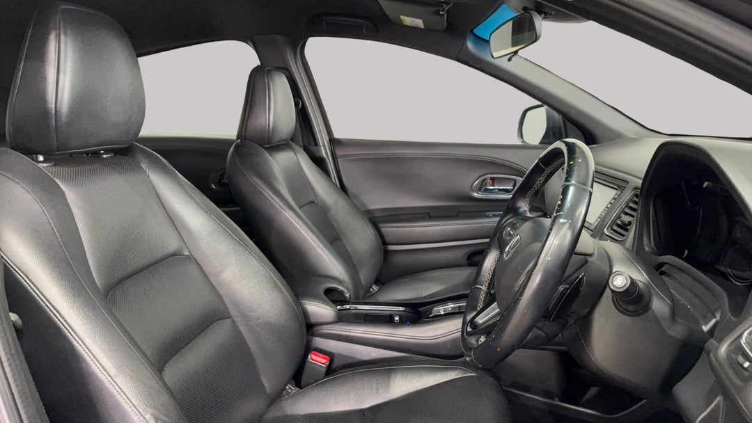 2018 Honda HR-V Rs, Automatic, 64399 km, Right Side Front Door Cabin View