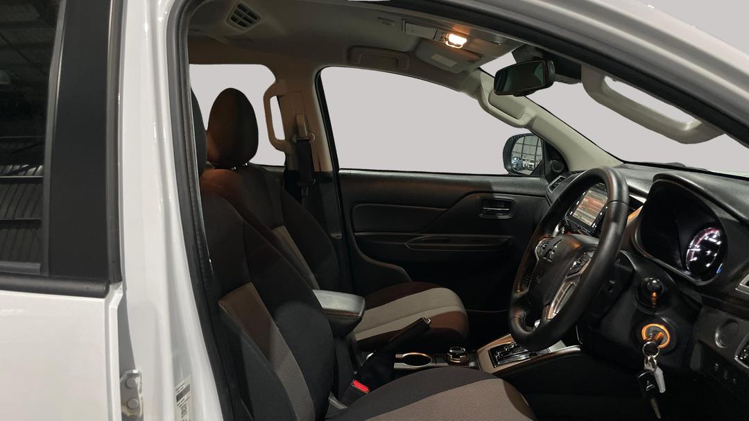 2022 Mitsubishi Triton Glx-r (4x4), Automatic, 48228 km, Right Side Front Door Cabin View