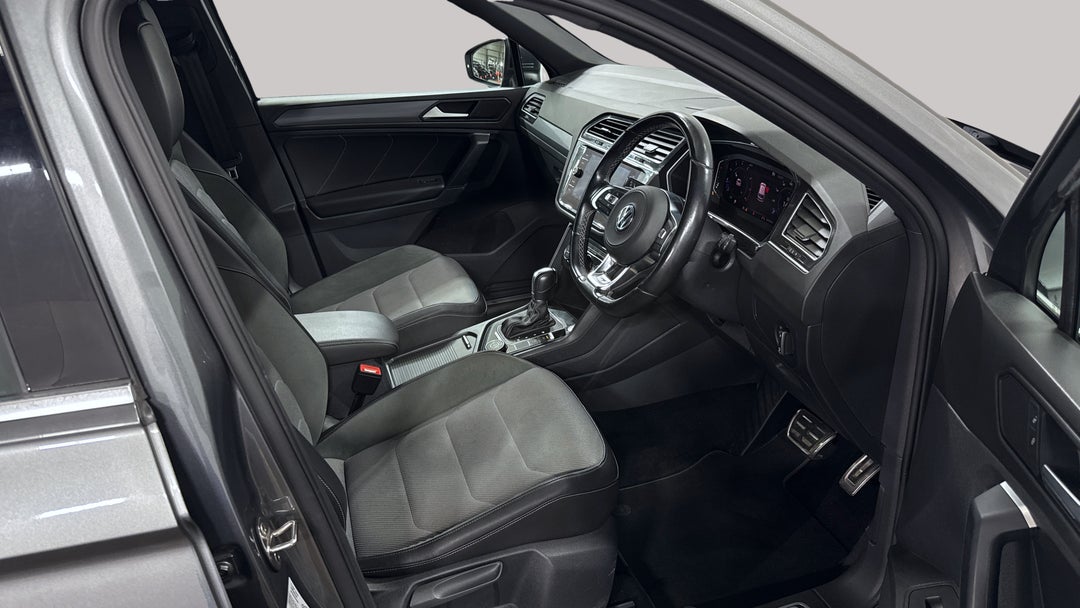 2019 Volkswagen Tiguan 132 Tsi R-line Edition, Automatic, 63435 km, Right Side Front Door Cabin View