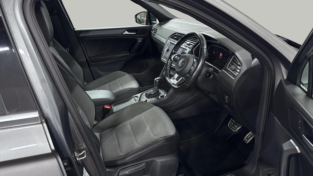 2019 Volkswagen Tiguan 132 Tsi R-line Edition, Automatic, 63435 km, Right Side Front Door Cabin View