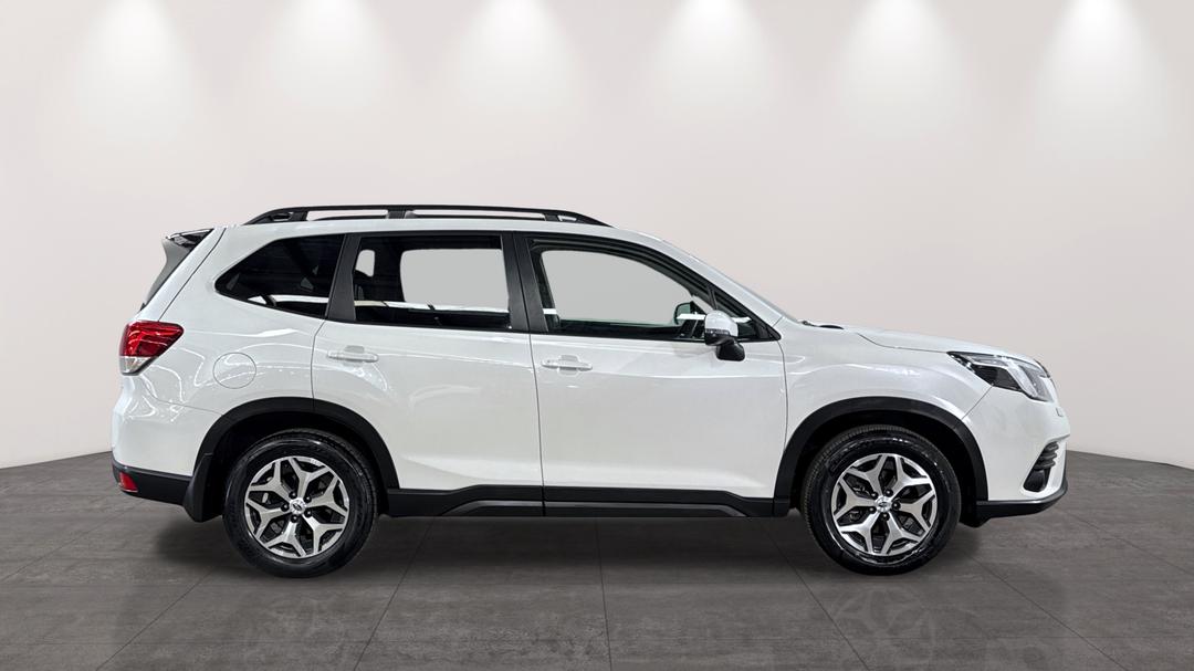 2024 Subaru Forester 2.5i (AWD), Automatic, 50647 km, Right Side View