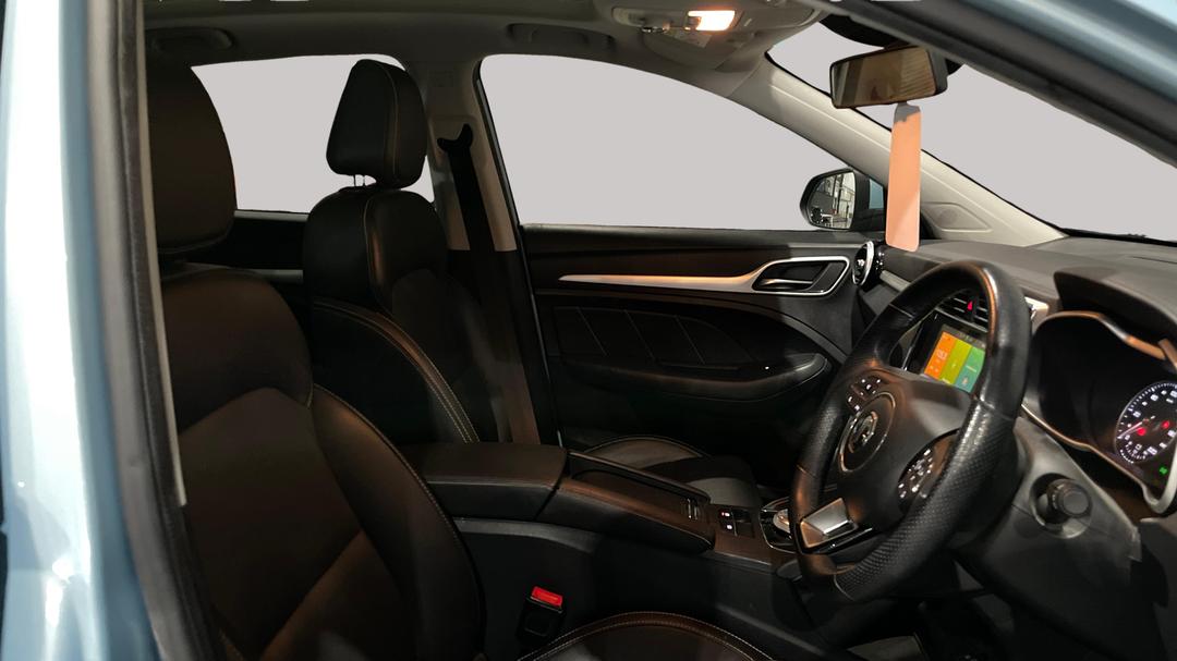 2020 MG ZS EV Essence, Automatic, 43246 km, Right Side Front Door Cabin View