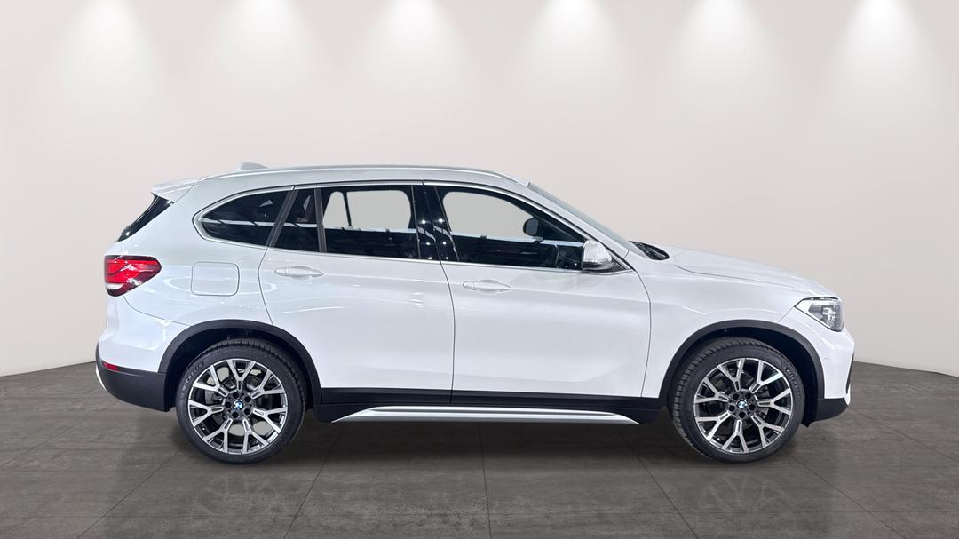 2021 BMW X1 sDrive 18i, Automatic, 28239 km, Right Side View