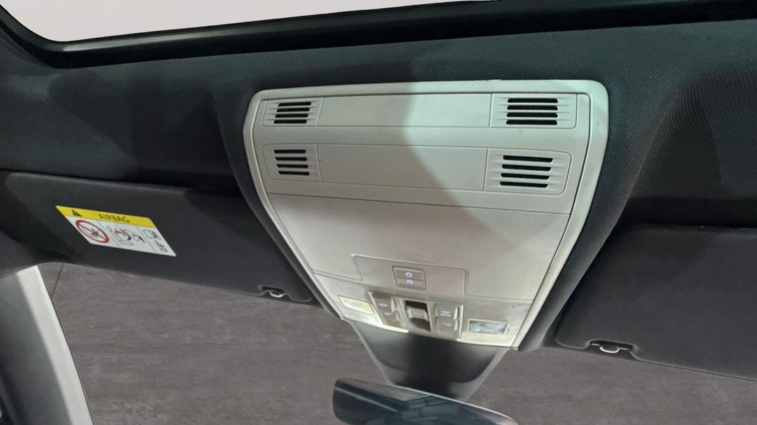 2019 Volkswagen Tiguan 132 Tsi R-line Edition, Automatic, 73872 km, On-Roof Controls/Sunglass holder