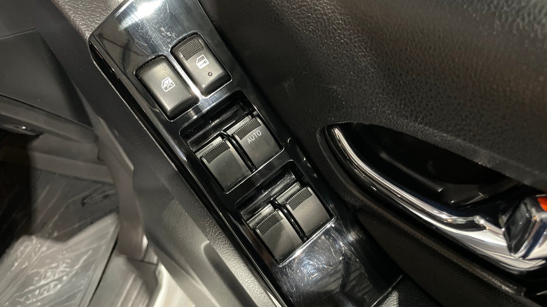 2019 Isuzu MU-X Ls-m (4x4), Automatic, 92842 km, Drivers Side Door Panel Controls