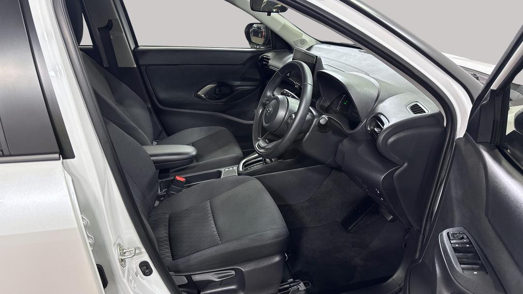 2024 Toyota Yaris Cross Gx Hybrid, Automatic, 26552 km, Right Side Front Door Cabin View