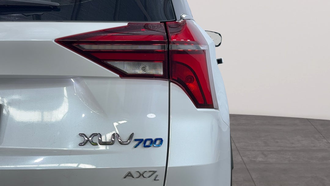 2024 Mahindra Xuv700 Ax7l, Automatic, 14683 km, Badge (Boot Right Side)