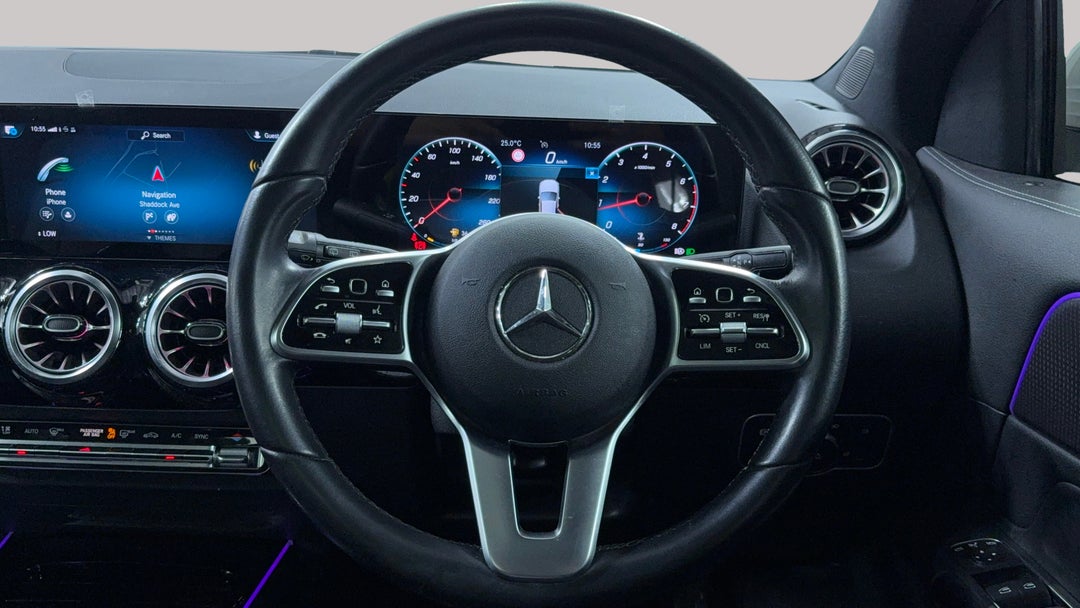 2021 Mercedes-benz GLA 200, Automatic, 35636 km, Steering Wheel Close-up
