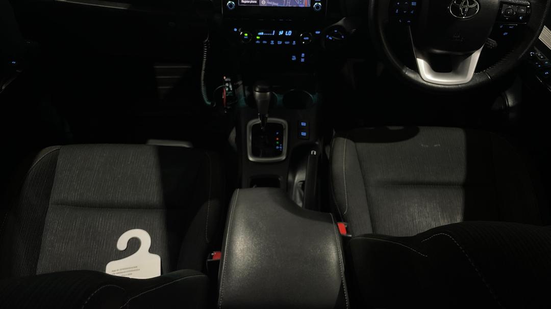 2021 Toyota Hilux Sr5 (4x4), Automatic, 56369 km, Center Console
