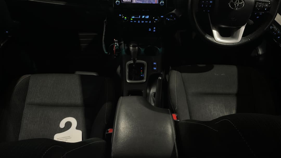 2021 Toyota Hilux Sr5 (4x4), Automatic, 56369 km, Center Console