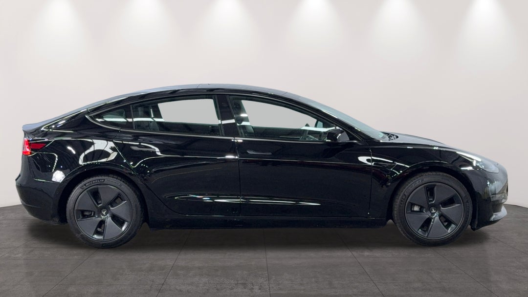 2023 Tesla Model 3 Long Range, Automatic, 9232 km, Right Side View