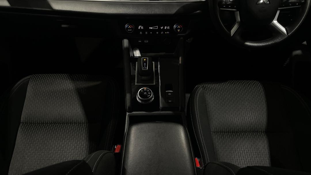 2024 Mitsubishi Outlander Es 5 Seat (2WD), Automatic, 50888 km, Center Console