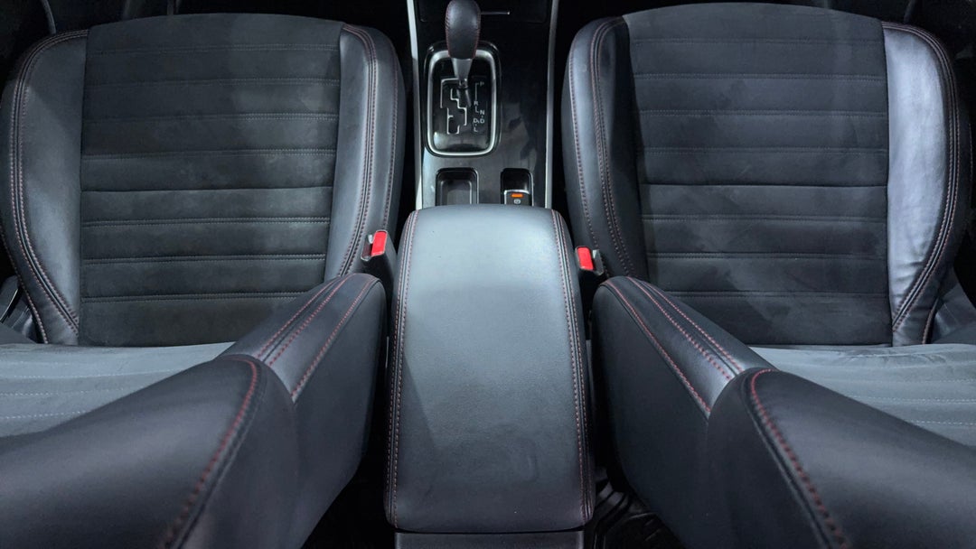 2021 Mitsubishi Outlander Black Edition 7 Seat (2WD), Automatic, 47869 km, Center Console