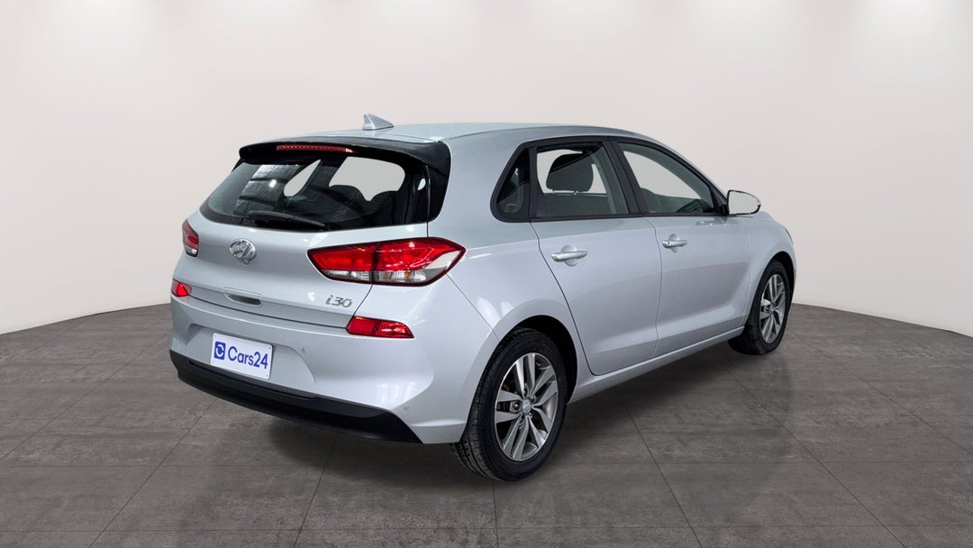 Right Back Diagonal (45- Degree) View