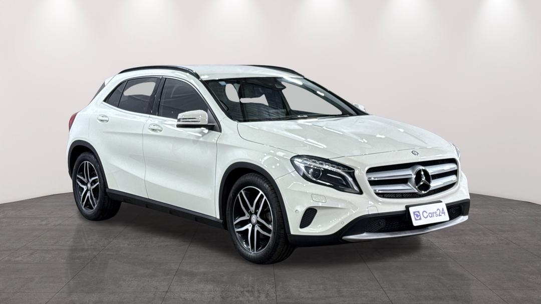 2016 Mercedes-benz GLA 180, Automatic, 90592 km, Right Front Diagonal (45- Degree) View