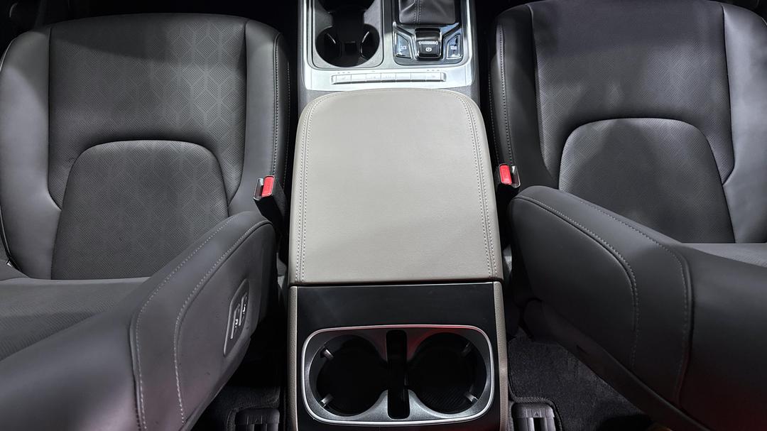2025 Kia Carnival Sport+, Automatic, 3216 km, Center Console