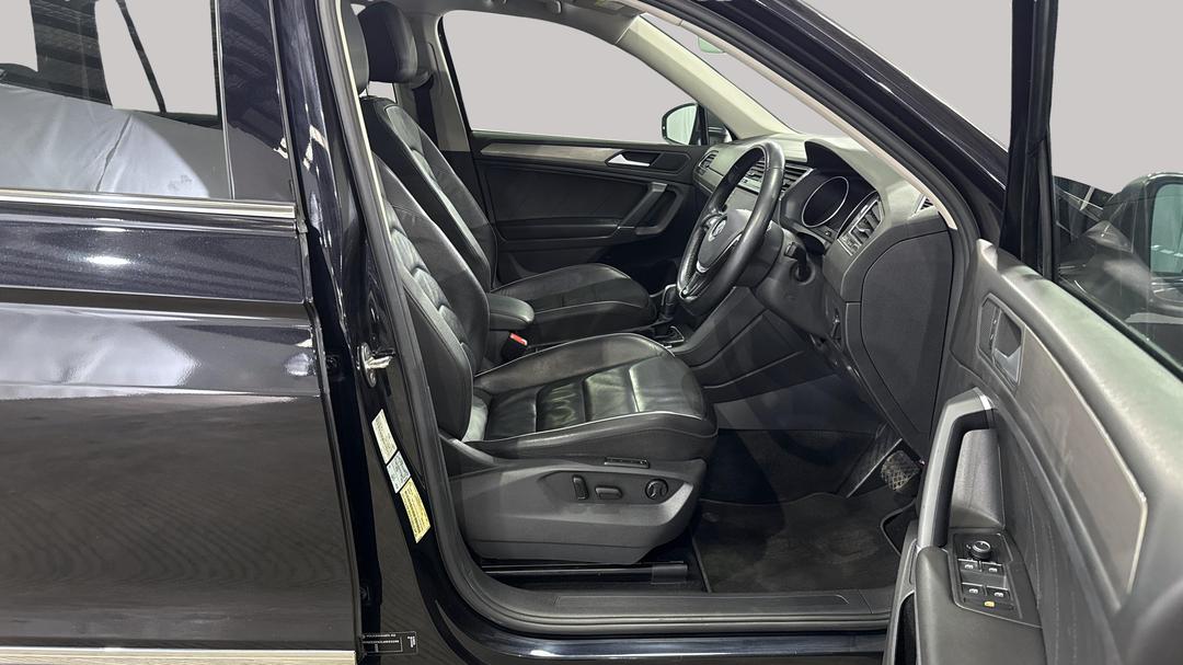 2020 Volkswagen Tiguan Allspace 132 Tsi Comfortline, Automatic, 57783 km, Right Side Front Door Cabin View