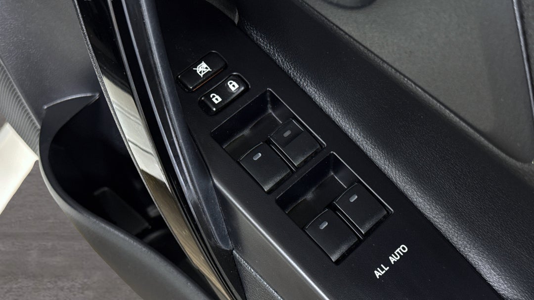 2018 Toyota Corolla Zr, Automatic, 78210 km, Drivers Side Door Panel Controls