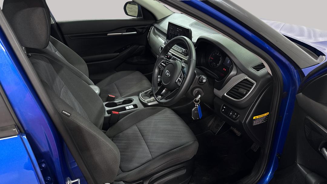 2020 Kia Seltos Sport (FWD), Automatic, 35006 km, Right Side Front Door Cabin View