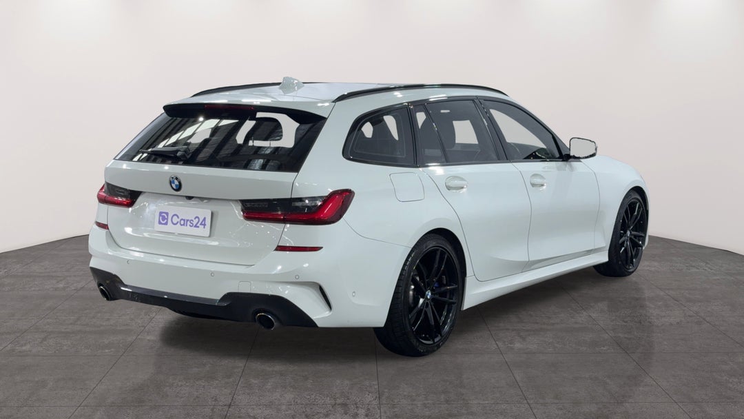 2020 BMW 3 30i Touring M Sport, Automatic, 43250 km, Right Back Diagonal (45- Degree) View