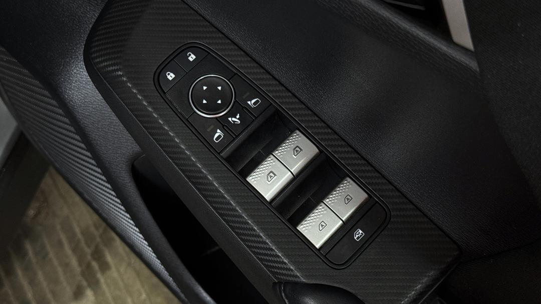 2023 Mitsubishi Outlander Ls 7 Seat (2WD), Automatic, 59322 km, Drivers Side Door Panel Controls